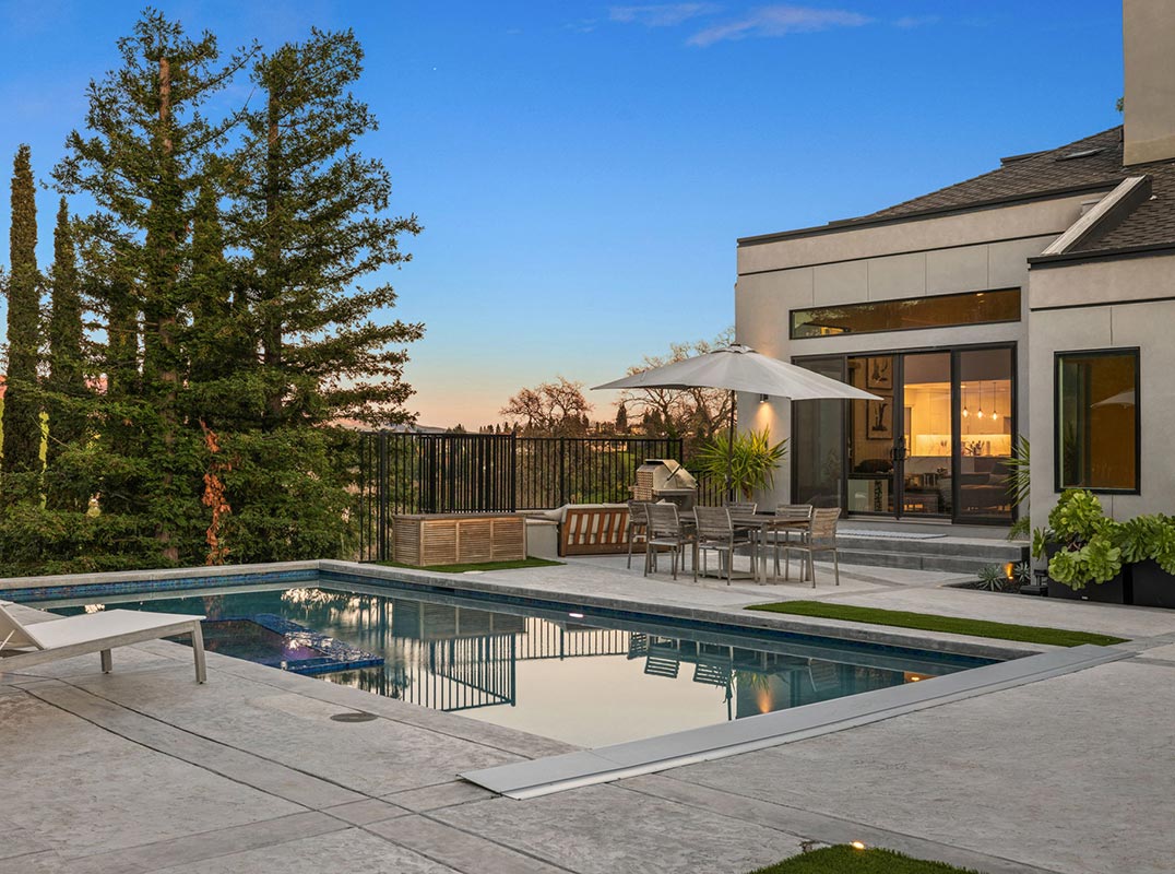  A Sophisticated Contemporary Design With Sleek Finishes! 